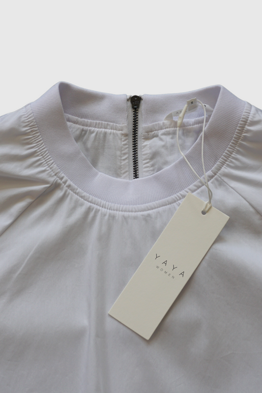 Blusa bianca a sbuffo