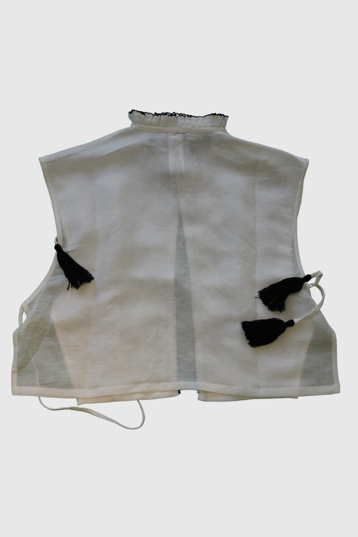 Gilet in lino bianco ricamato